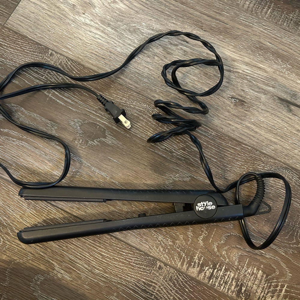 Style House Black Hair Straightener